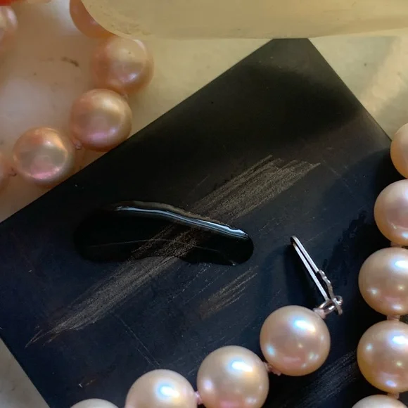14kt white gold clasp baby pink pearls set in necklace! Stunning 😍 - Picture 7 of 8